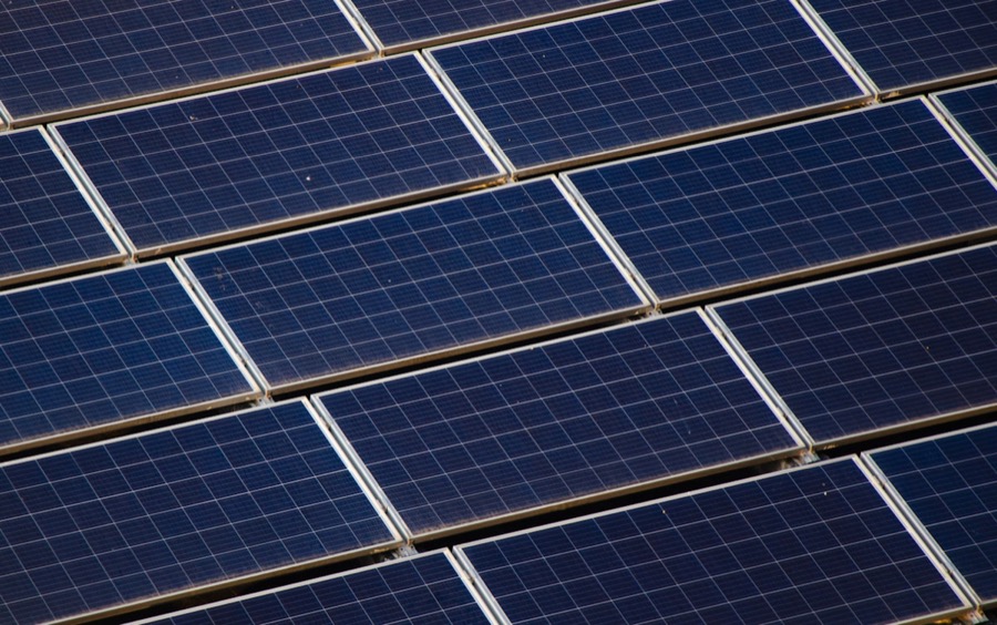 太陽光パネル。施設のエネルギーコスト削減の取り組み