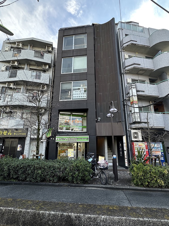 路面店が入る複合ビル